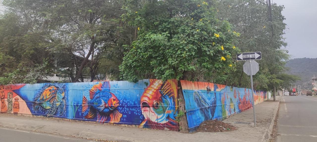 ホテル Garden House Puerto López エクステリア 写真
